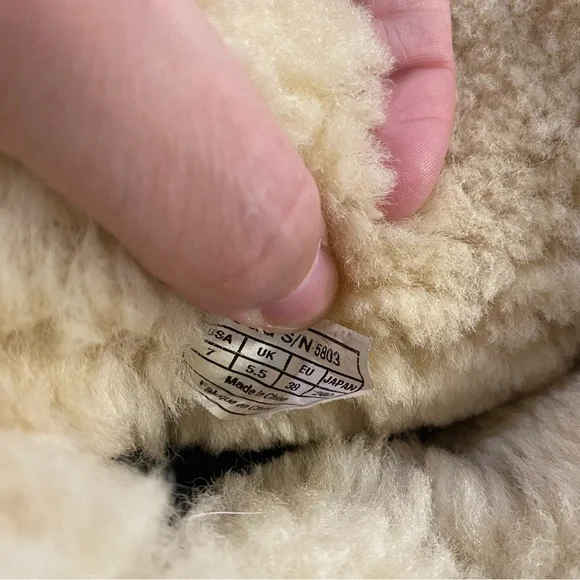 Classic Chestnut Uggs - Picture 4 of 4